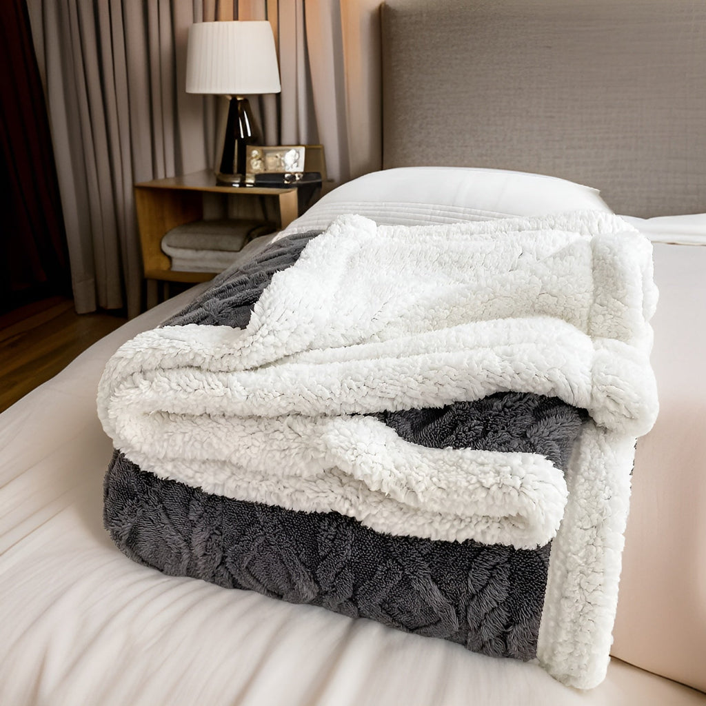 Double-Sided Fleece Throw Blanket — Ultra-Soft Winter Comfort 10