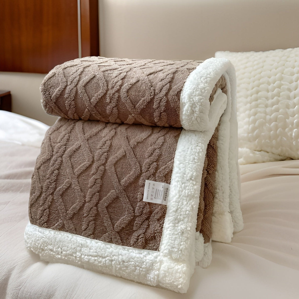 Double-Sided Fleece Throw Blanket — Ultra-Soft Winter Comfort 19