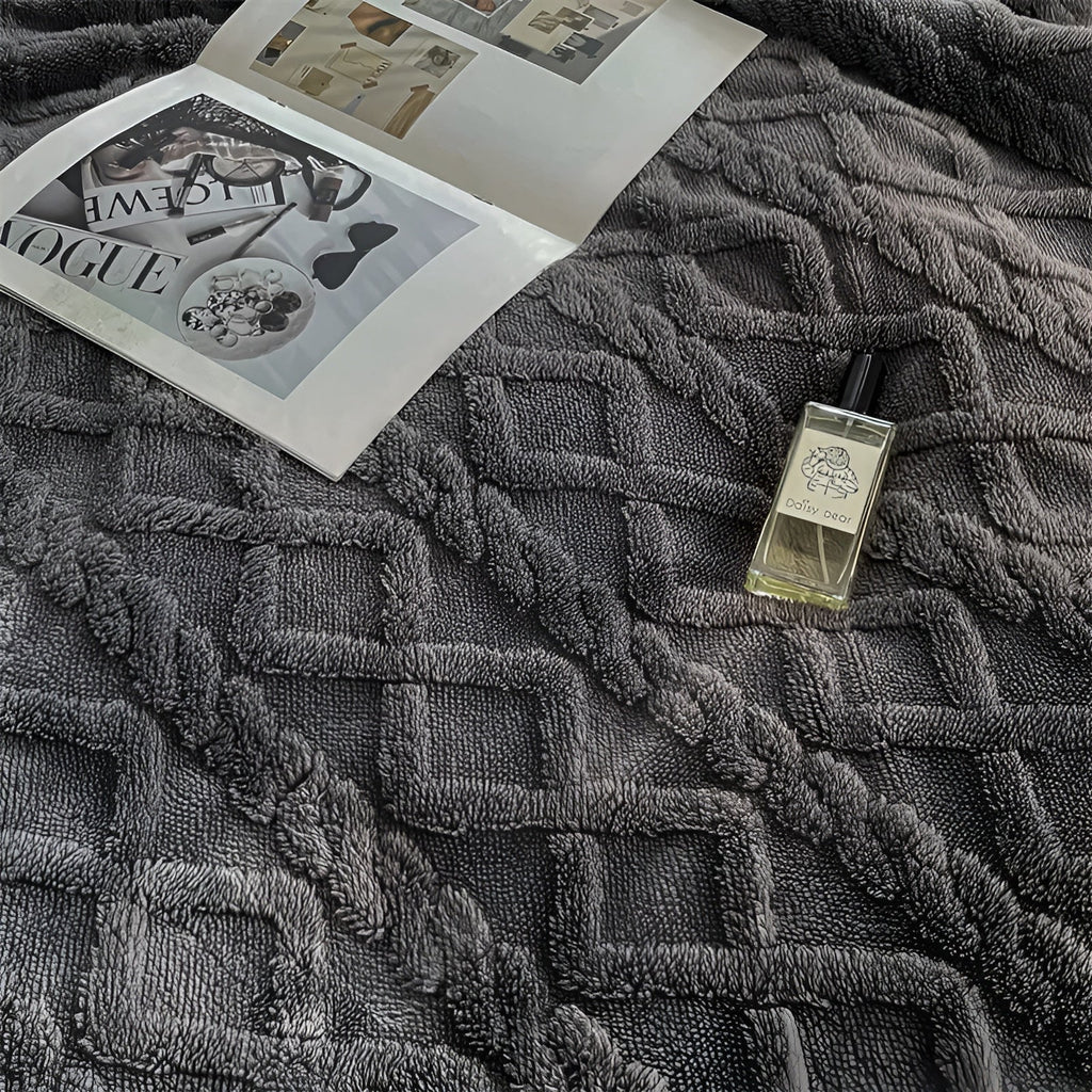 Double-Sided Fleece Throw Blanket — Ultra-Soft Winter Comfort 2