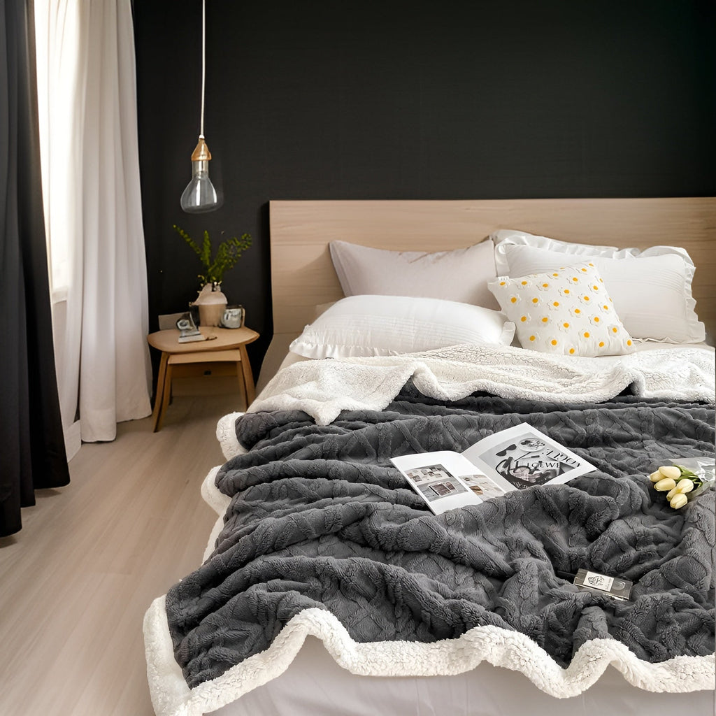 Double-Sided Fleece Throw Blanket — Ultra-Soft Winter Comfort 8