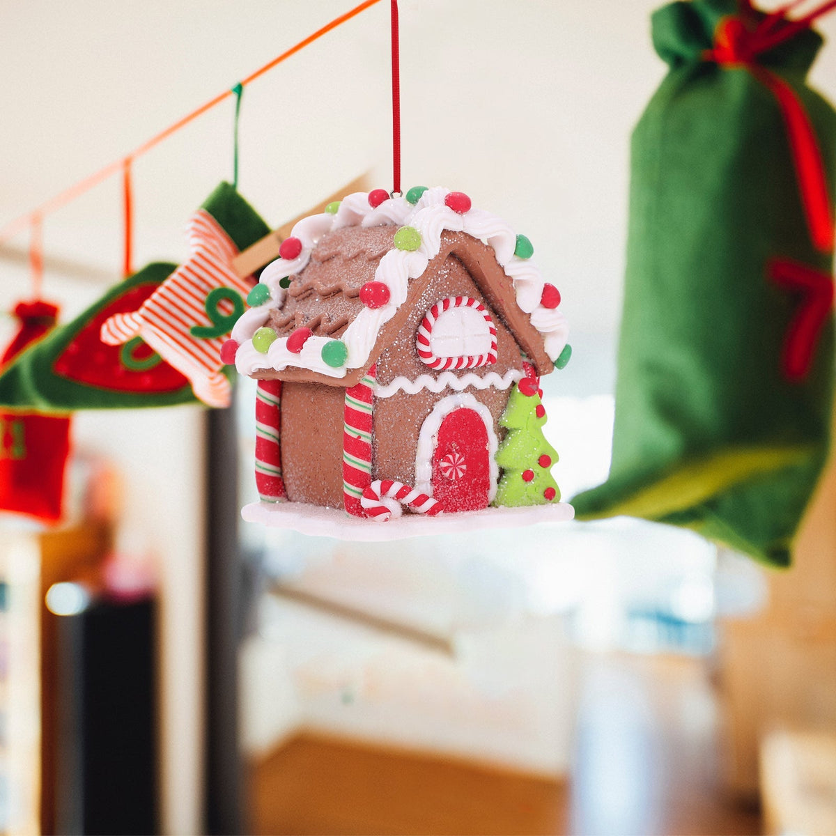 Mini Gingerbread House Decoration – Hand-Painted Resin Figurine 12